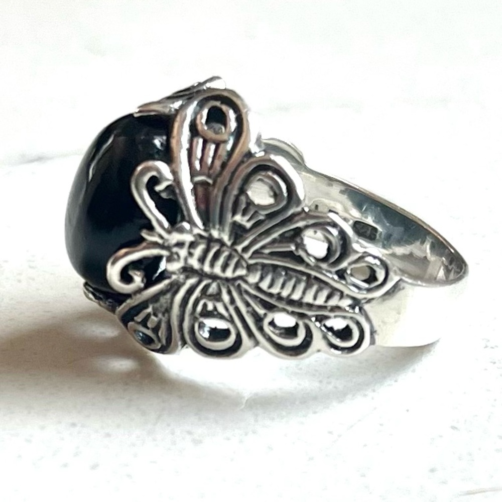 Sterling Silver&Onyx Ring w/Butterfly Detail size 7. Very excellent condition